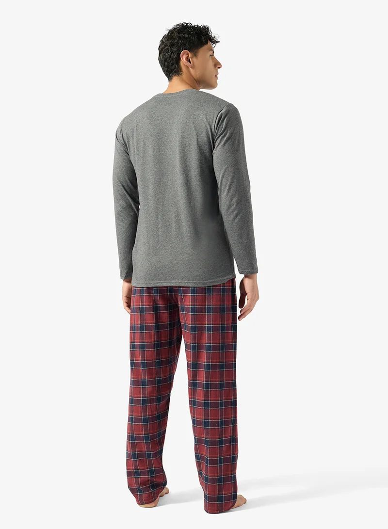 روبرت وود طقم تي شيرت وبنطلون بقصة عادية